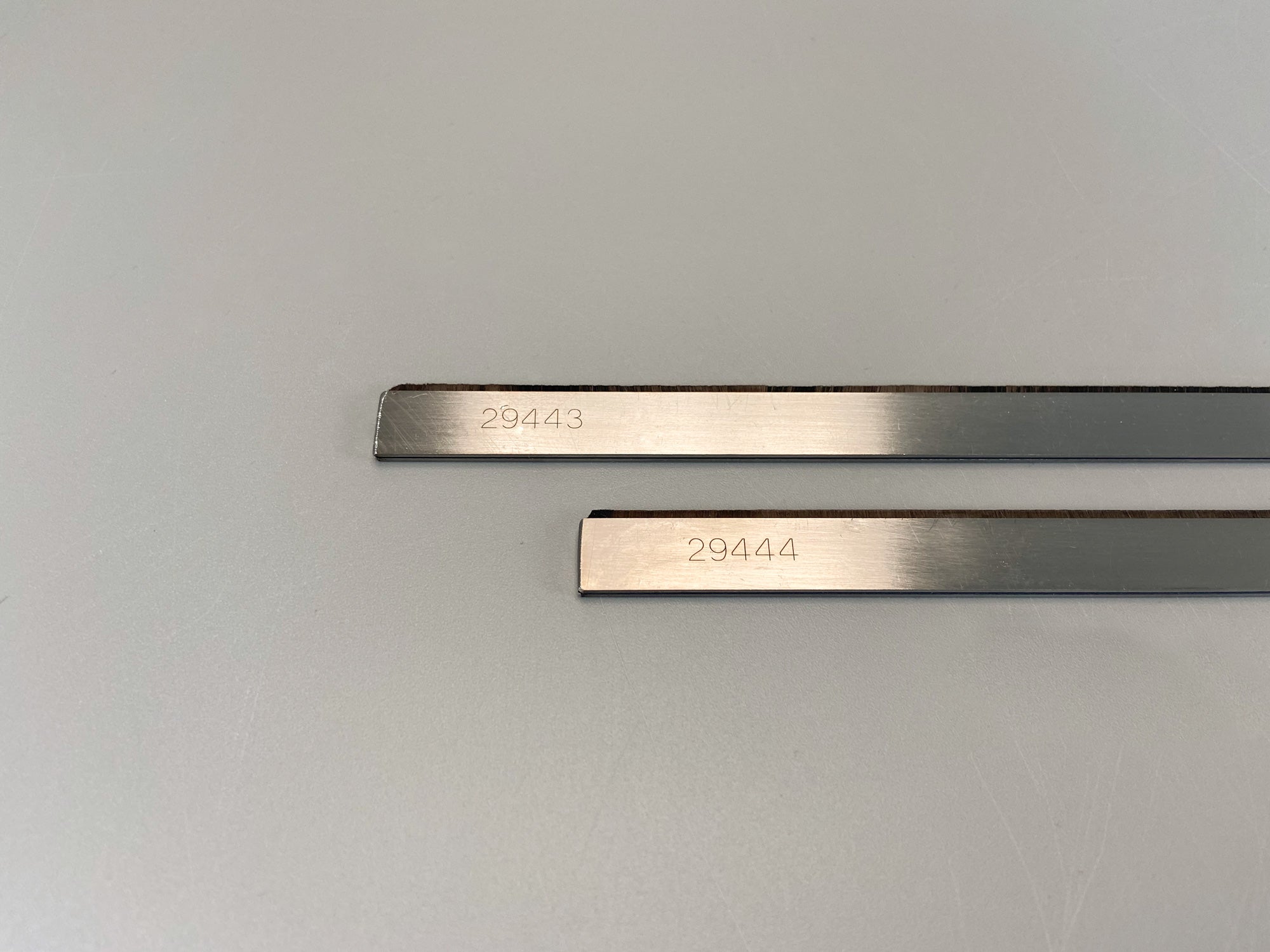 M2 Brush Rail, 1 Set = 2 Rails