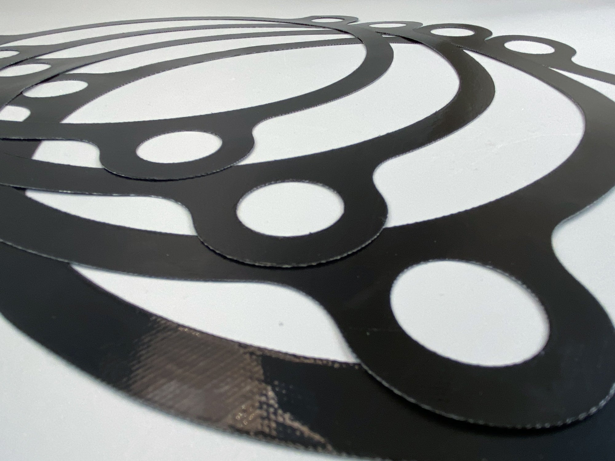 Black PTFE seals.